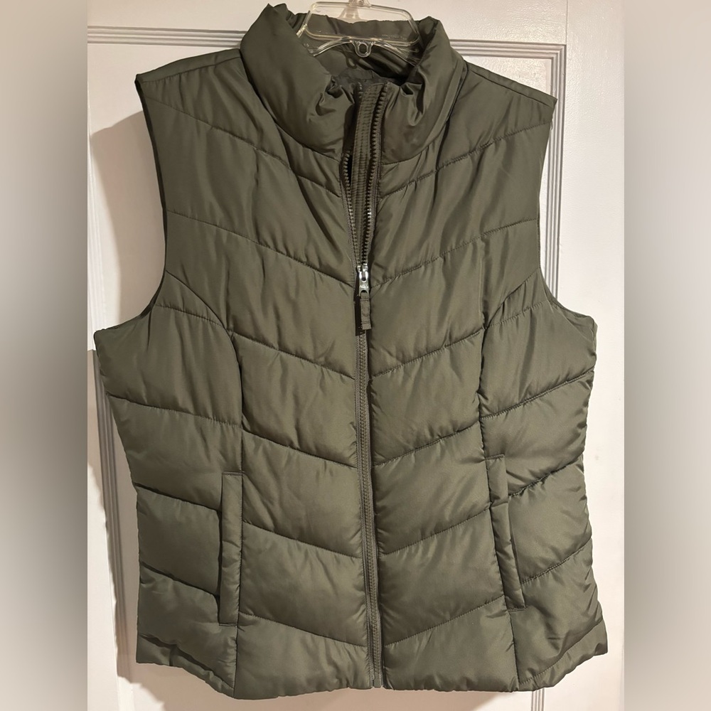 Army green puffer vest